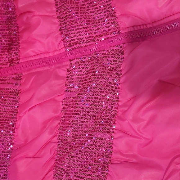 2 puffer Vests - Picture 7 of 7